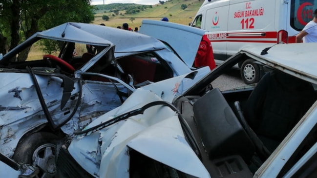 Yollar yine kan gölü... Bayram tatilinin bilançosu ağırlaşıyor!