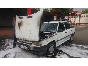 Seyir halindeki otomobil yandı