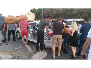 Mersin'de otomobil ile kamyon çarpıştı: 3 yaralı