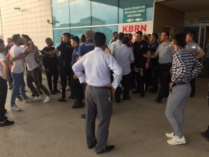 Sokakta başlayan kavga, hastanede devam etti