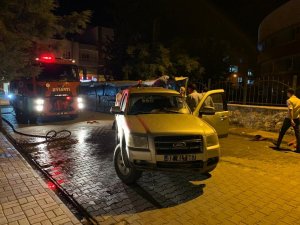 Araç kasasındaki ilaçlama motoru alev aldı