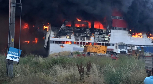 Kocaeli Çayırova'da fabrika yangını!