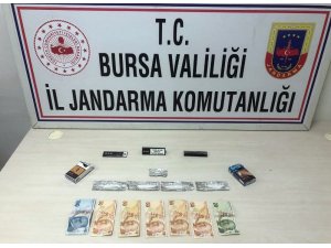 Hareketlerinden şüphelendikleri genç zehir taciri çıktı