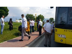 Otobüs şoförünün fark etmediği kadın otobüsten düştü