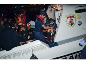 İzmir’de 21’i çocuk 35 kaçak göçmen yakalandı
