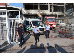 Fabrika yangınında ölen işçilerin cenazeleri Adli Tıp’a gönderildi