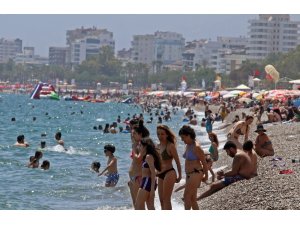 Antalya, bayramda 400 bin turist ağırladı