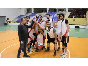 Spor Bilimleri Fakültesi Takımı kupanın sahibi oldu