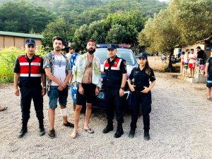Kayalıklarda mahsur kalan kişi kurtarıldı