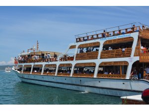 Ayvalık’ta gezi teknelerinde bayram yoğunluğu