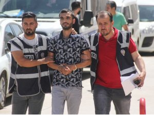 Yakalanmamak için motosikletin rengini değiştirdi