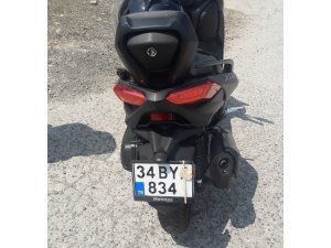 Plakayı çiçekle kapattı ama polisten kaçamadı