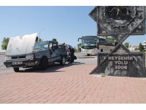 Konya’da belediye otobüsü ile otomobil çarpıştı: 4 yaralı