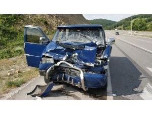 Samsun’da minibüs tıra çarptı: 4 yaralı