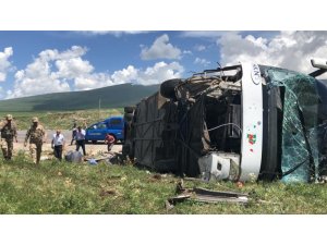 Ardahan’da yolcu otobüsü devrildi: 1 ağır 6 yaralı