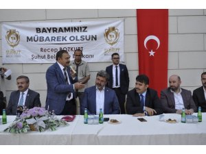 AK Parti’li Eski Bakan Eroğlu Baba Ocağı Şuhut’ta hemşehrileri ile bayramlaştı