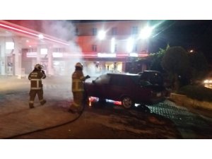 Burhaniye’de akaryakıt istasyonundaki araç yangını korkuttu