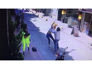 Beyoğlu’nda yabanca uyruklu iki kadına dayak