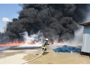 Tarlada yakılan anız imalat atölyesini kül etti