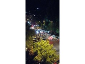 Genç kızlara laf attığı iddia edilen gruba linç girişimi