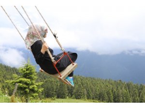 Gito Yaylası sakinleri turistlerden memnun çöplerden şikayetçi