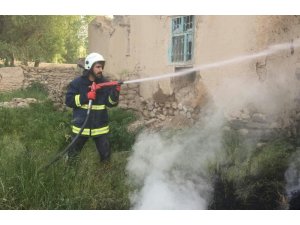 Başkale’de 3 bin 200 bağ ot kül oldu