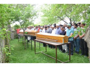 Kazada ölen anne, baba ve oğul yan yana defnedildi