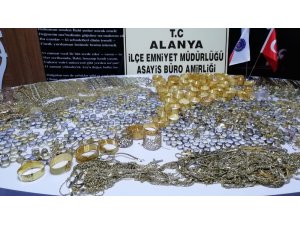 Kuyumcuya operasyon: 20 kilo sahte ziynet eşyası ele geçirildi
