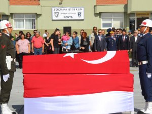 Helikopterden düşerek şehit olan asker toprağa verildi