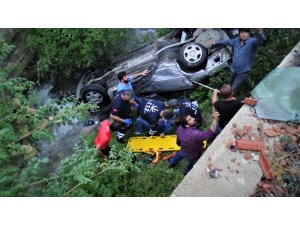 Tokat’ta otomobil dereye uçtu: 4 yaralı