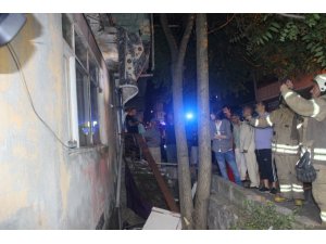 Beyoğlu’nda bir evin balkonu çöktü: 3’ü çocuk 5 yaralı