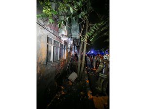 Beyoğlu'nda balkon çöktü: 5 yaralı