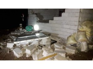 Evin bahçesine yıldırım düştü: 2 yaralı