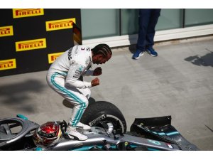 Mercedes-AMG Petronas, galibiyet serisini 7’ye Hamilton ise 5’e çıkardı