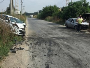 Trafik kazasında 2 kadın öğretmen yaralandı