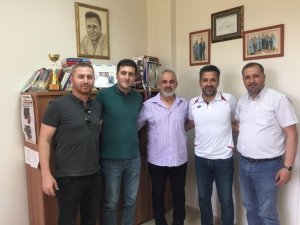 ASMYD’den Spor Bilimleri Fakültesi’nin ilk profesörü Gündoğdu’ya ziyaret