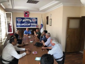 Emlakçılar bayramlaştı