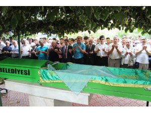 Kazada ölen iki kardeşe gözyaşı