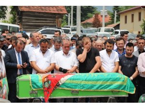 Kollarında titreme şikayetiyle hastaneye giden genç kız 3 gün sonra yaşamını yitirdi