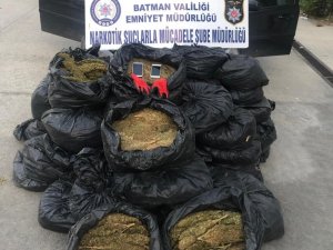 Dur ihtarına uymayarak kaçan araçtan 239 kilogram uyuşturucu çıktı