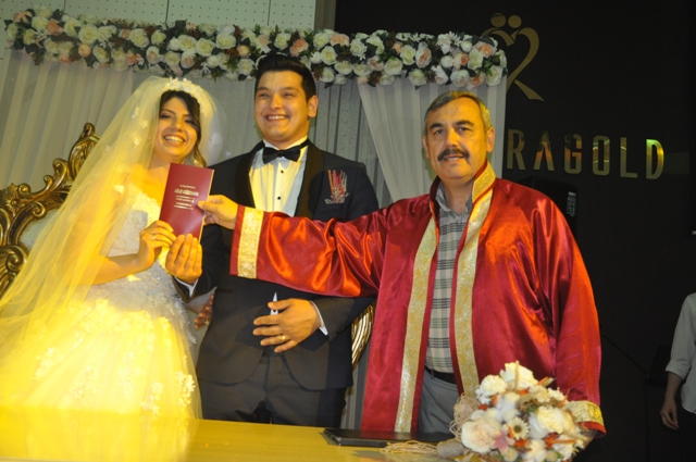 Nurşen ile Raşit dünya evine girdiler