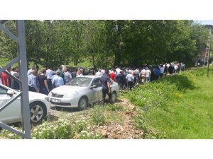 Silahlı saldırıda hayatlarını kaybeden amca ve yeğenleri toprağa verildi