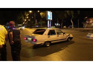 Trafikte yüksek sesten ceza kesilen sürücü drift yaparak tepki gösterdi