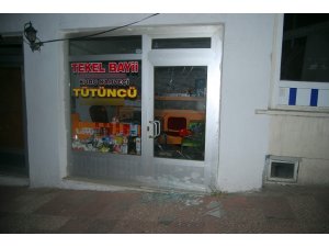 Tekirdağ’da iş yerinin camları kırıldı