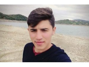 Tarlada devrilen traktörün altında kalan genç hayatını kaybetti