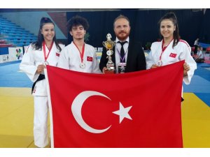 Balkan Şampiyonası’nda Karaman’ın gururu oldular