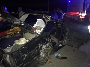 Tur otobüsü ile otomobil çarpıştı: 5 Yaralı