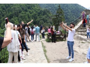Turistler yağmur oldu Rize’ye yağdı