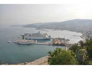 Kuşadası’na turist yağdı