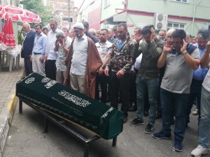 Duvar ile araç arasına sıkışarak can veren 11 yaşındaki engelli çocuk son yolcuğuna uğurlandı